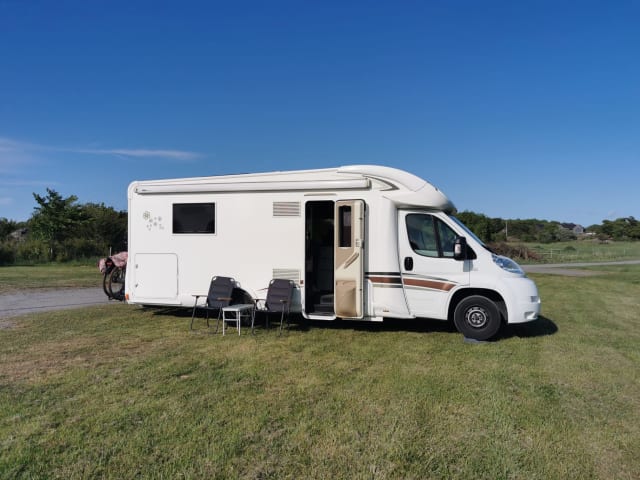 Droom op wielen! -Luxe camper met grote leefruimte!