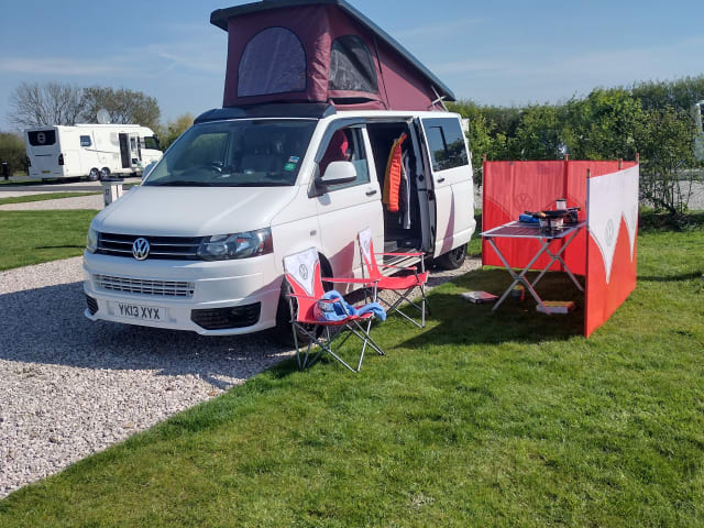 T5.1 t32 140  – 4 berth Volkswagen campervan from 2013