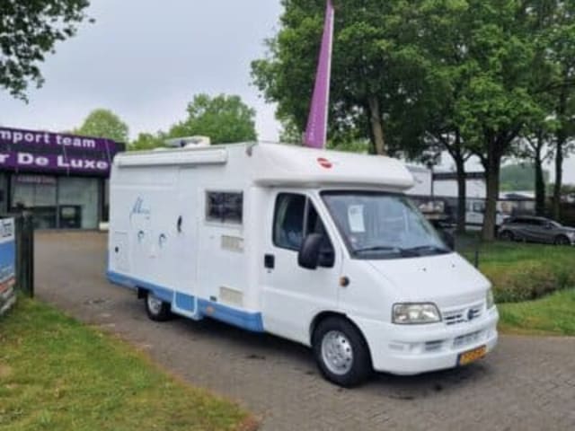 Stimmungsvoll 2 Pers. Bürstner-Marano mit Querbett