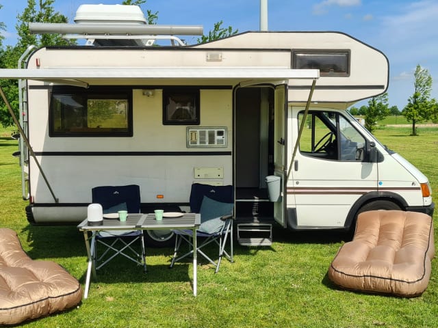 Camping-car alcôve Ford Transit 4 personnes 2.5l, entièrement rénové !