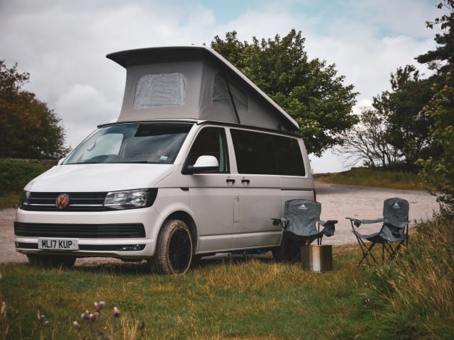 Volkswagen Campervan mit 4 Schlafplätzen, Baujahr 2017