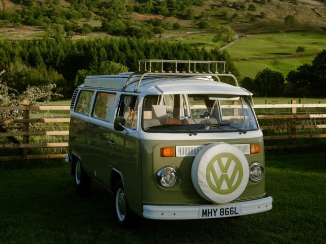 Nat – 4 berth Volkswagen campervan from 1973