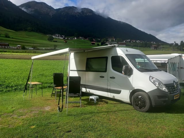 Renault-Bus mit 2 Sitzplätzen aus dem Jahr 2016