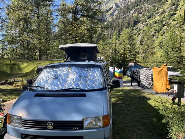 De Bus – Volkswagen T4 (2p) - parfait pour vos vacances !