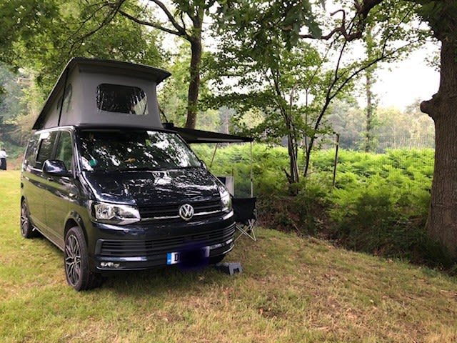 Conversione camper VW a 4 posti letto di CamperKing