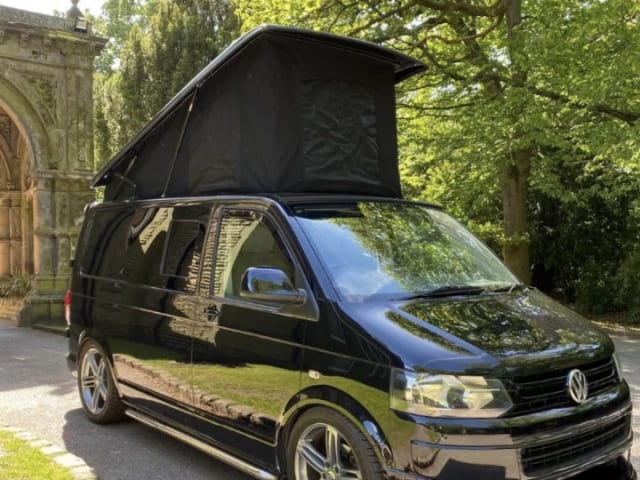 VW Transporter: 4 Schlafplätze