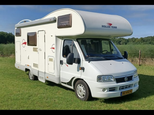 Super Camper voor het hele gezin – Équipe de roller 6p Alcove de 2006
