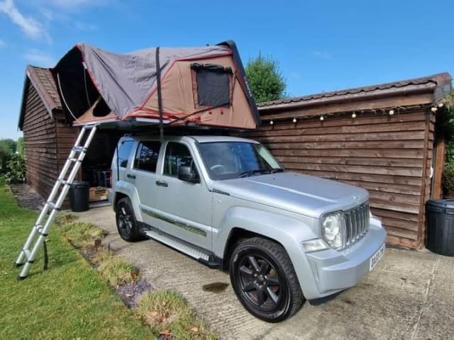 Stan – Stanley Jeep, unsere netzunabhängige Überland-Campingmaschine. Versicherung inklusive