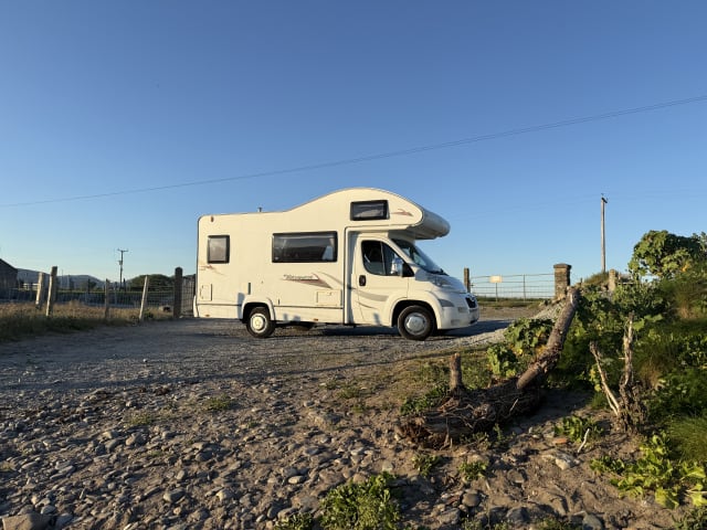 Peugeot-Alkoven mit 5 Schlafplätzen aus dem Jahr 2010