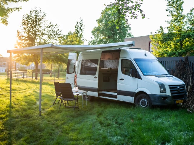 Horizon – Avontuurlijke Full Off-Grid camperbus met Nespresso, oven en lengtebed