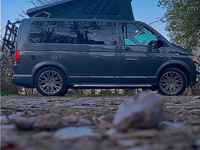 Hochwertiger Volkswagen Campervan mit 4 Schlafplätzen Leeds