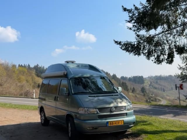 Zweisitziger Volkswagen-Bus aus dem Jahr 2001