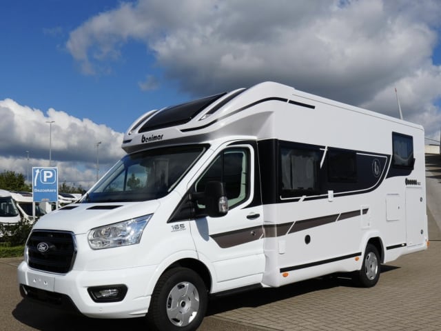 Luxury Benimar semi-integrated camper for rent – automatic – 5 places – 2026