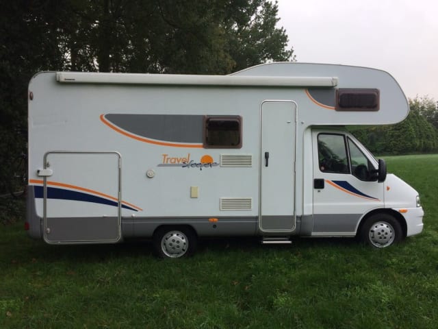 Beautiful spacious family motorhome for 6 people with air conditioning