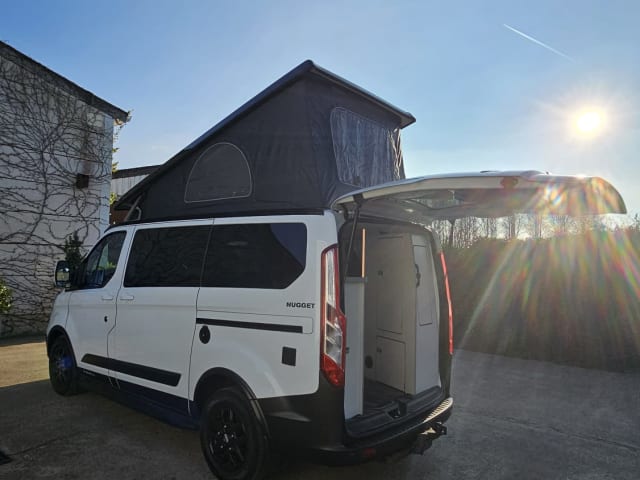 ROSA – Campervan Ford per 4 persone del 2023