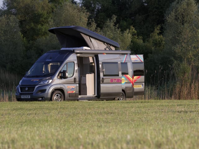 Ziggy – ZIGGY- Gloednieuwe automatische Elddis GTV80 camper voor zelfverhuur