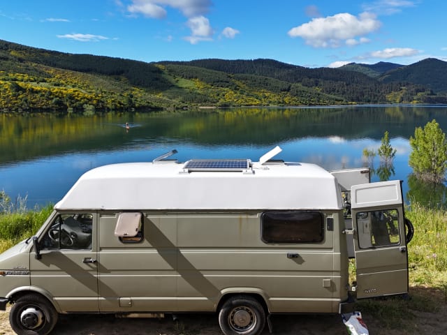 Jacky – Hip and fully equipped camper bus!