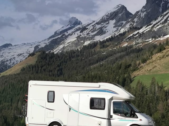 4-Bett-Wohnmobil in den Alpen in der Nähe von Genf und Annecy