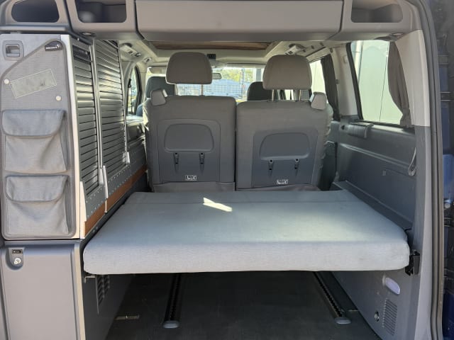 Ferry – Autobus Mercedes-Benz a 4 posti del 2004