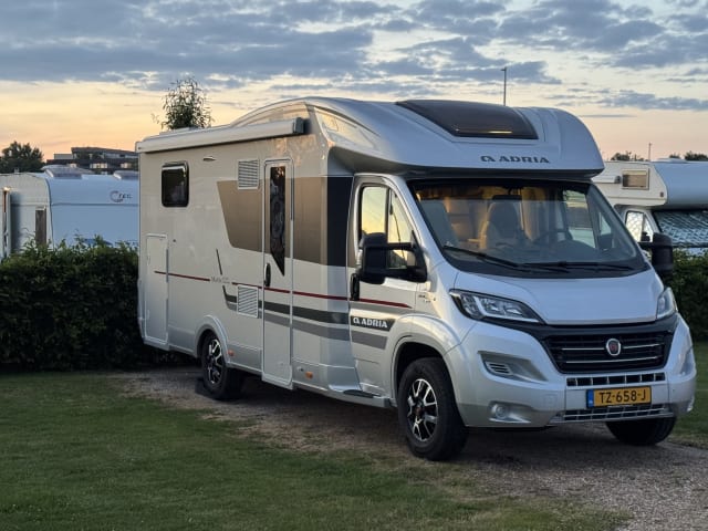 Adria – Luxury Adria Matrix 670 SBC Platinum Camper 