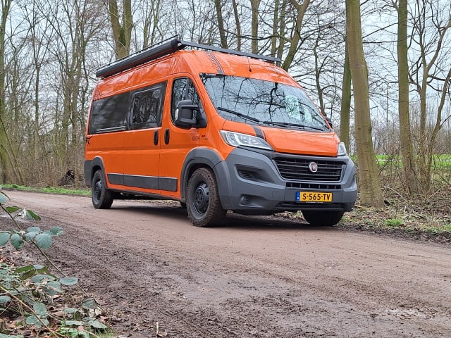 Camping-car Fiat Ducato pour 5 personnes (construit en 2017) (construit en 2023)