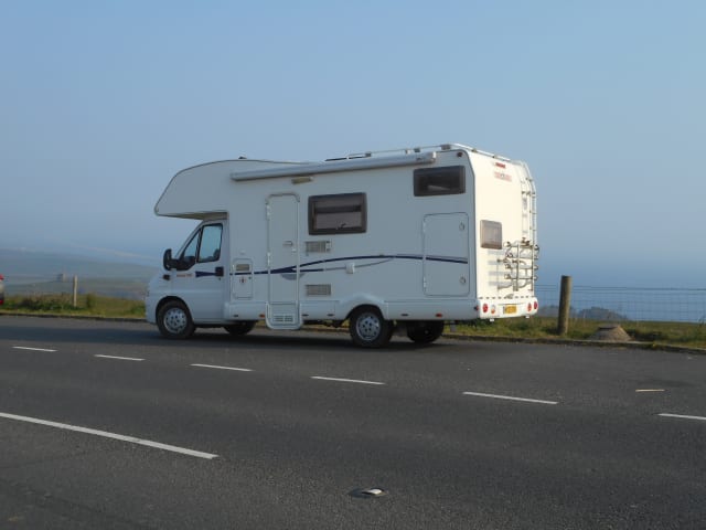 EASY 5 MOTORHOME VERHUUR GEWOON OPKOMEN EN GAAN