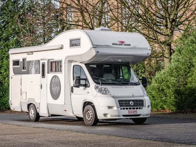 Roller-Team Granduca Garage – The ideal travel partner for your camper trips!