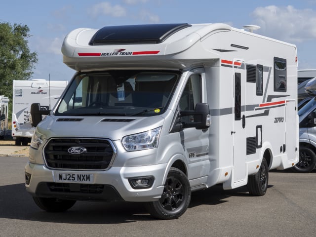 NXM – Zefiro 696 | 4 Berth with Island Bed 