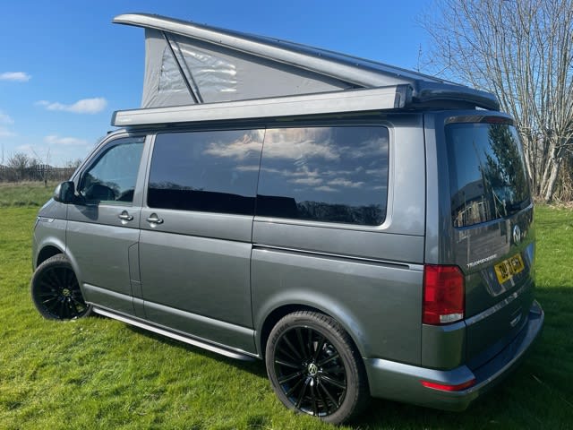 Bessie – Excellent 4 Couchettes 2021 VW T6.1 Campervan (Auto)