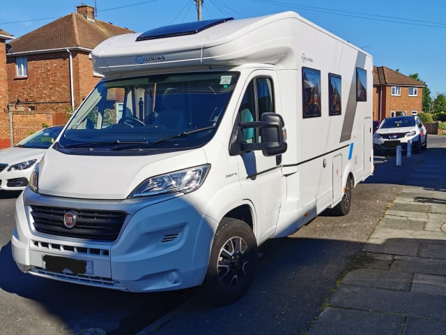 Moderne Sunliving Motorhome ideaal voor gezinnen of groepen van 4+