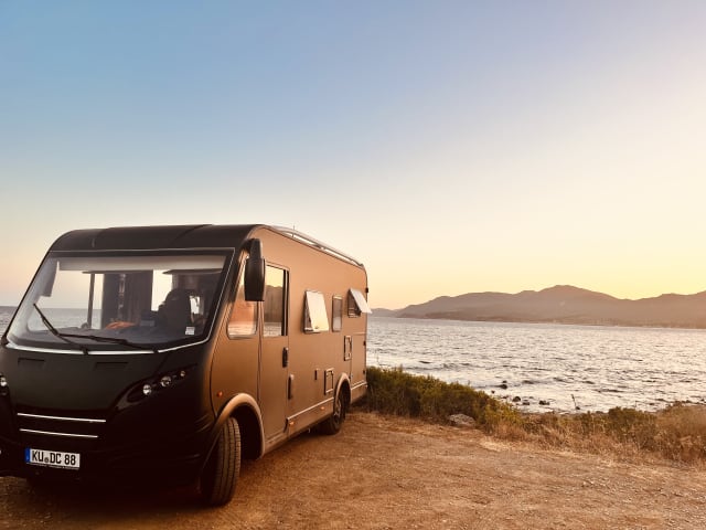 Black Beauty – YOUR CAMPER - YOUR ADVENTURE