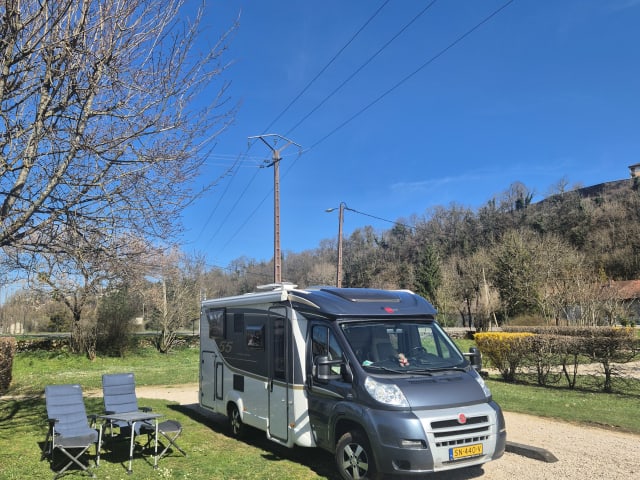 2p Bürstner semi-integrated uit 2014