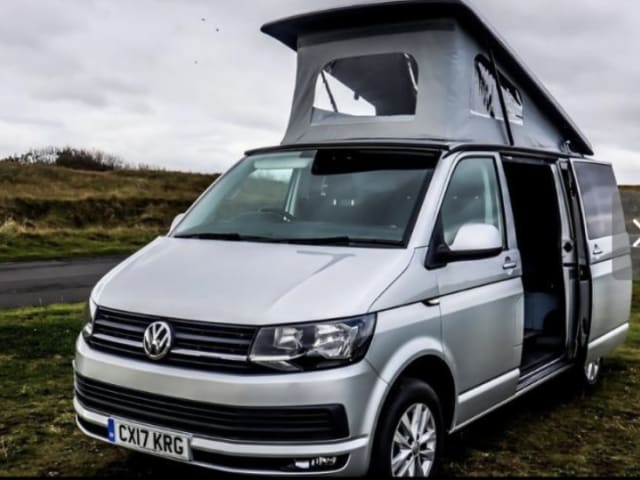 Volkswagen Highline Campervan mit 4 Schlafplätzen aus dem Jahr 2017