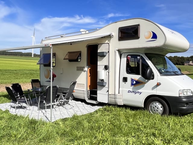 Annabelle – Camping-car familial spacieux pour 5/6 personnes avec alcôve Fiat Sea de 2004 avec panneaux solaires
