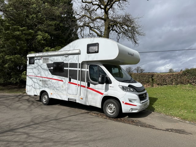 HARRY – Sleep 4 in comfort and luxury in our Sunlight A68 (2019)