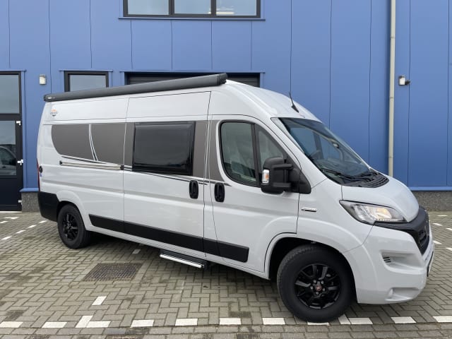 Tourer 5.9 – Carado CV 601 - lit fixe d'une longueur de 5,99 MÈTRES !