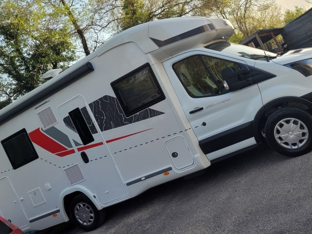 grote camper ideaal voor een leuk gezinsuitje