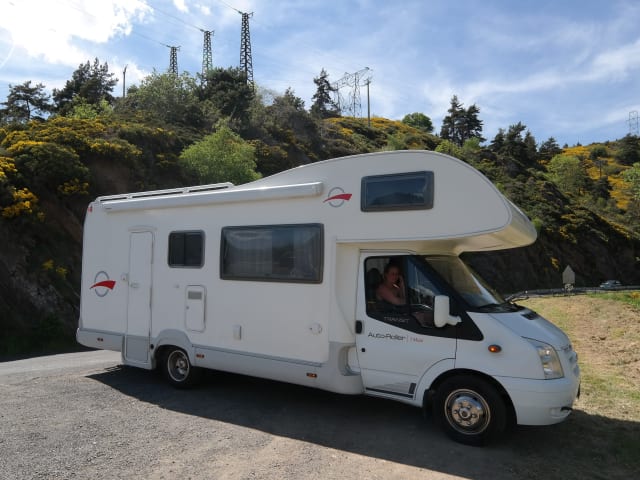 ! CURRENTLY NO RENTAL POSSIBLE! Nice 6 (+1) person camper!