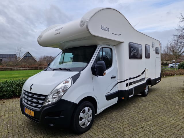 Rimor Katamorano S 6-persoons camper met dak-airco