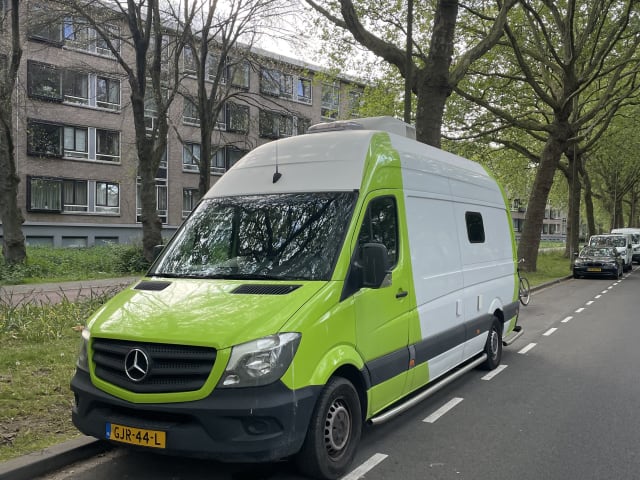The Green Machine – 2- or 3-person campervan