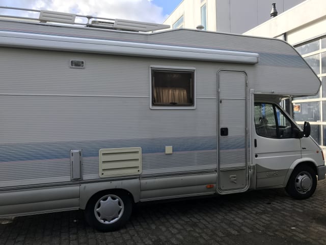 Bobbie  – Camping-car Ford Rimor 6 personnes