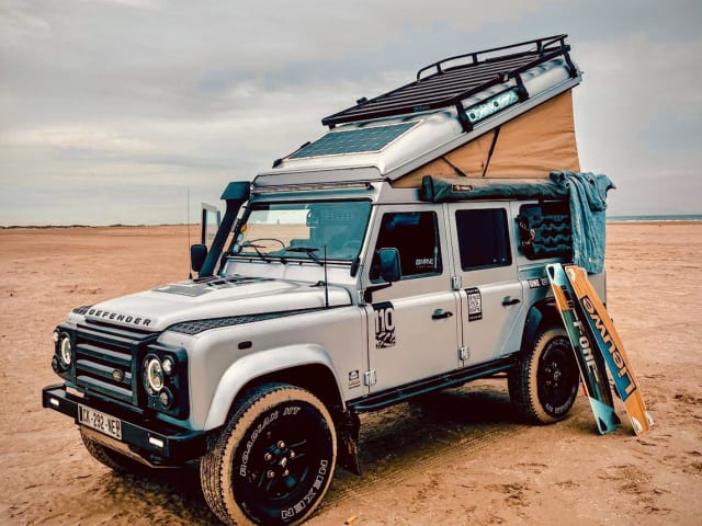 The Silver Bullit – Land Rover Defender (B) 4x4 Camper fuoristrada su misura unico nel suo genere