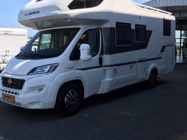 Adria coral XL familie camper 