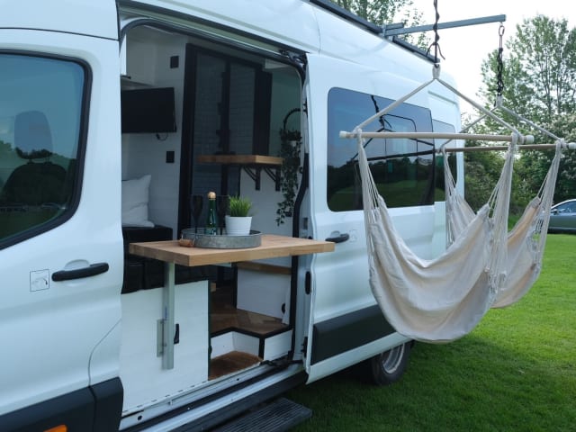 Angus – Schitterende 4 persoons Campervan met Kingsize bed