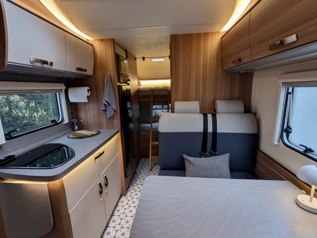🚐 6-Berth Weinsberg Motorhome – Family-Ready and Fully Equipped