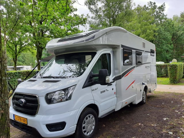 Ford half integraalcamper automaat met 170 PK uit 2022