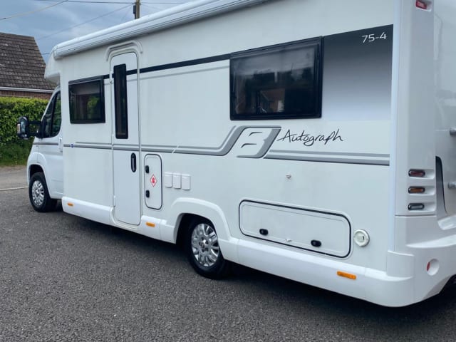 Bailey semi-integrato a 4 posti letto del 2018