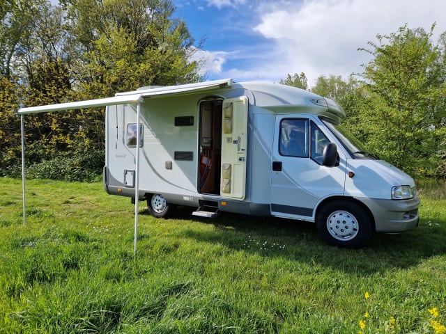 Hymer  – Camping-car Hymer 2p + porte-vélos