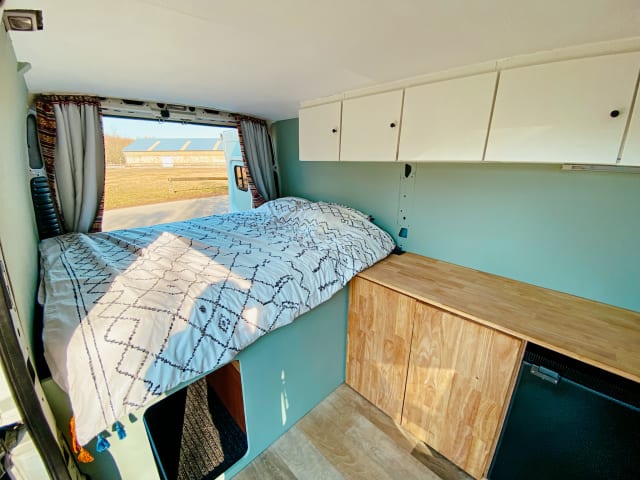 Cozy DIY (surf) bus camper