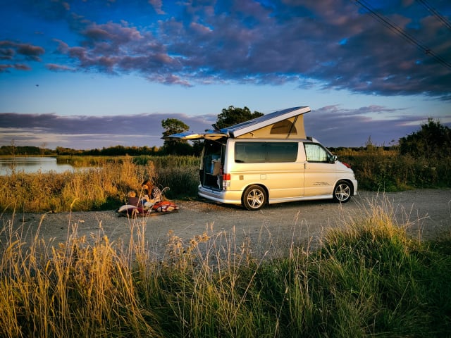 The Lost Boy – Stylish and comfortable Mazda Bongo da 70 £ al giorno -  Goboony